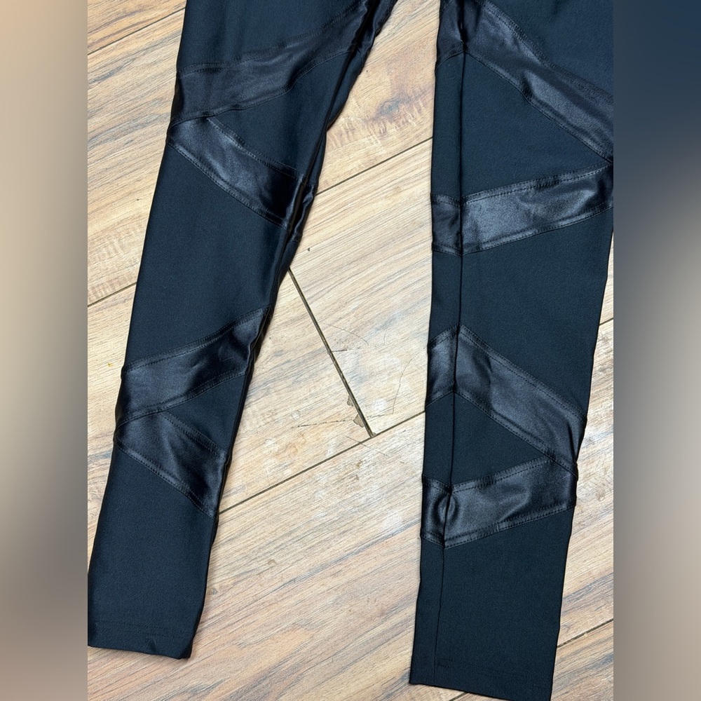 Black Athletic compression weight training Leggin… - image 3